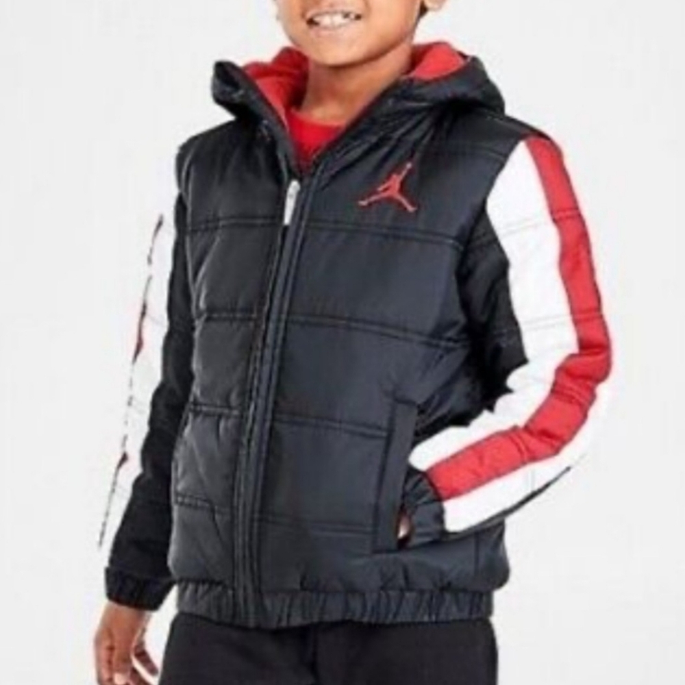 Jordán fleece lined boy's jacket size 3T color black and red